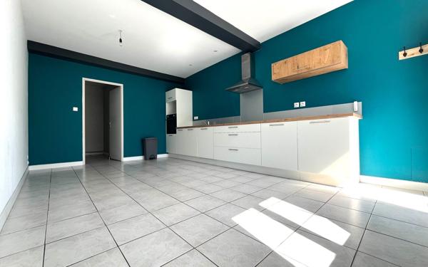 Maison à louer    5 pièces •  Saint-Maurice-de-Gourdans