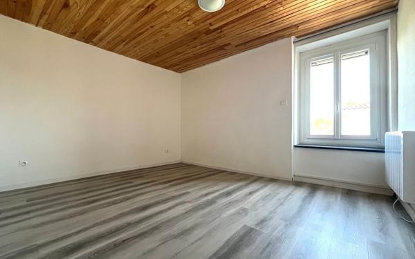 Maison à louer    5 pièces •  Saint-Maurice-de-Gourdans