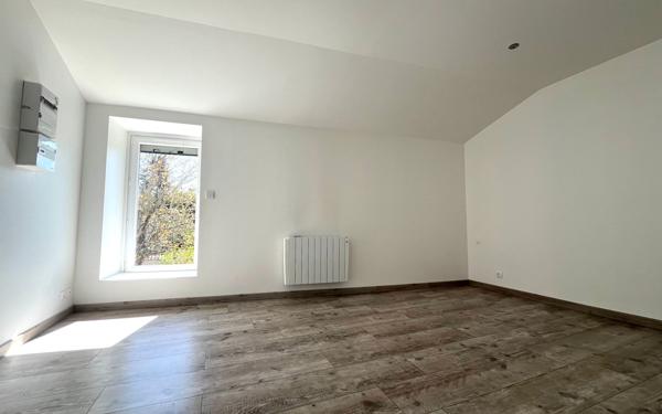 Maison à louer    5 pièces •  Saint-Maurice-de-Gourdans