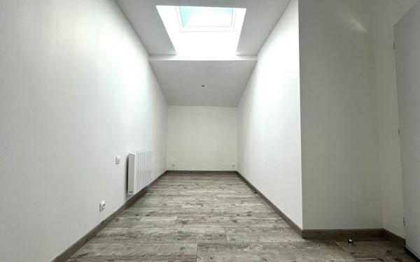 Maison à louer    5 pièces •  Saint-Maurice-de-Gourdans