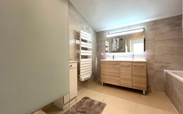 Maison à louer    5 pièces •  Saint-Maurice-de-Gourdans