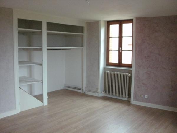 Maison à la campagne d'environ 91m² avec dépendances et jardin