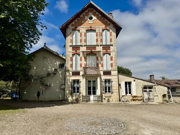 Saint-Paul (33390) Ancienne maison de maître de 290m² avec 200m² de dépendance sur 1,3 Ha de terrain
