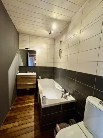 Saint-Paul (33390) Ancienne maison de maître de 290m² avec 200m² de dépendance sur 1,3 Ha de terrain