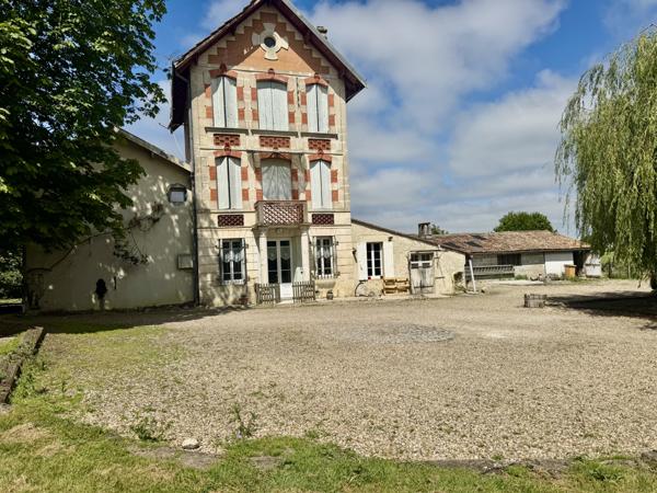 Saint-Paul (33390) Ancienne maison de maître de 290m² avec 200m² de dépendance sur 1,3 Ha de terrain