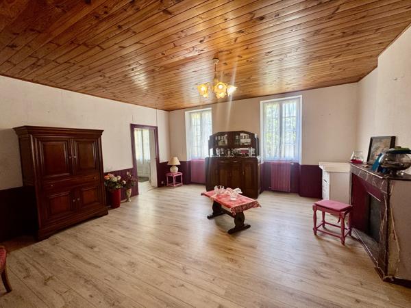 Saint-Paul (33390) Ancienne maison de maître de 290m² avec 200m² de dépendance sur 1,3 Ha de terrain