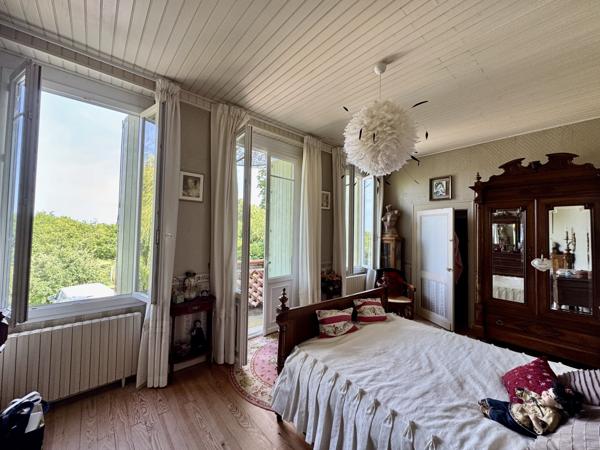 Saint-Paul (33390) Ancienne maison de maître de 290m² avec 200m² de dépendance sur 1,3 Ha de terrain