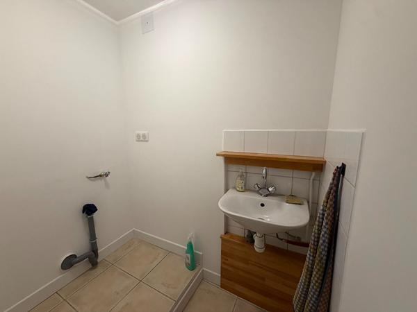 MAISON - LOCAL PROFESSIONNEL - CLIMATISATION - COUR