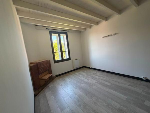 MAISON - LOCAL PROFESSIONNEL - CLIMATISATION - COUR