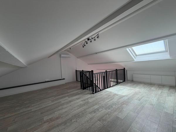 MAISON - LOCAL PROFESSIONNEL - CLIMATISATION - COUR