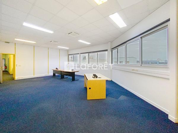 Location bureau Quincy-Voisins - 160 m² - 1 000 €/mois