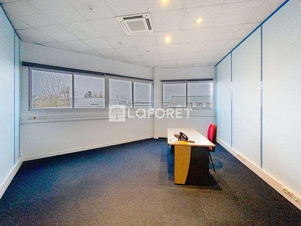 Location bureau Quincy-Voisins - 160 m² - 1 000 €/mois