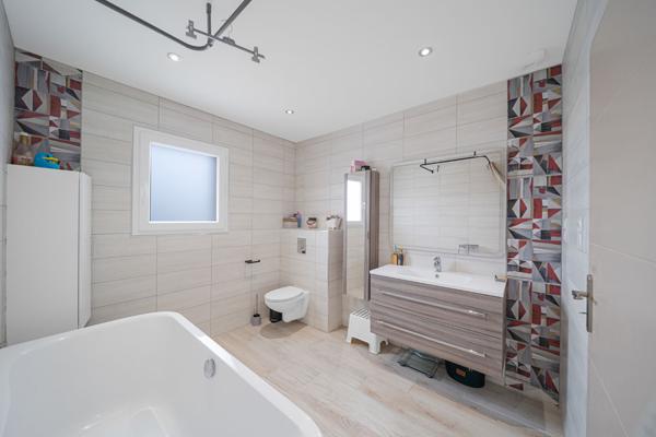 À VENDRE -Belle maison récente de plain-pied -135m2 - 4 chambres avec dressings -Terrain piscinable