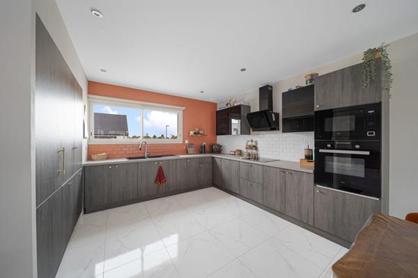 À VENDRE -Belle maison récente de plain-pied -135m2 - 4 chambres avec dressings -Terrain piscinable