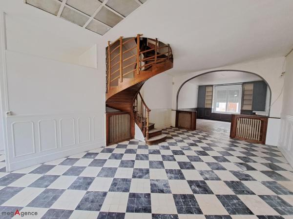 Immeuble à LE MELE-SUR-SARTHE, 61170 - 330m²