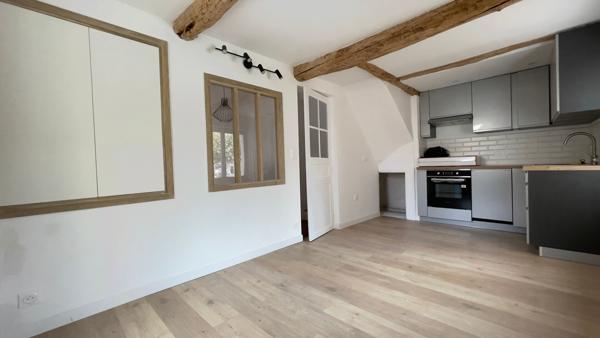 Un appartement TYPE 3 sur la commune de CADOLIVE (13950)