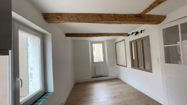 Un appartement TYPE 3 sur la commune de CADOLIVE (13950)