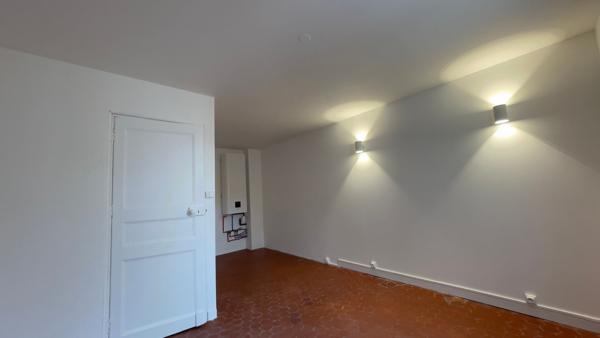 Un appartement TYPE 3 sur la commune de CADOLIVE (13950)