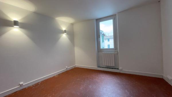 Un appartement TYPE 3 sur la commune de CADOLIVE (13950)