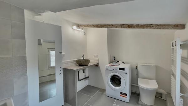 Un appartement TYPE 3 sur la commune de CADOLIVE (13950)
