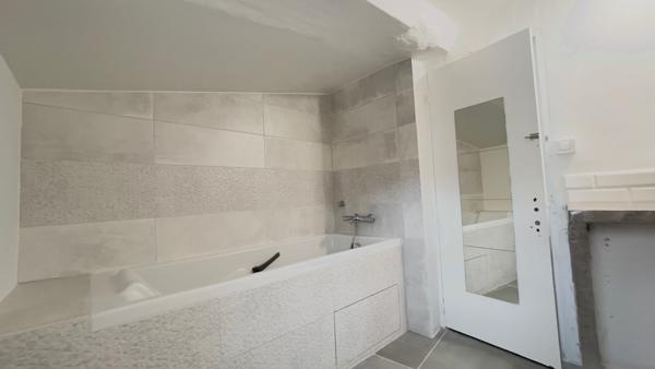Un appartement TYPE 3 sur la commune de CADOLIVE (13950)