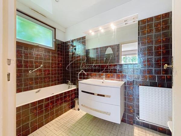 APPARTEMENT 4 pièces avec cave, une réserve et 2 parkings
