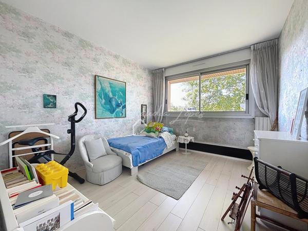 APPARTEMENT 4 pièces avec cave, une réserve et 2 parkings