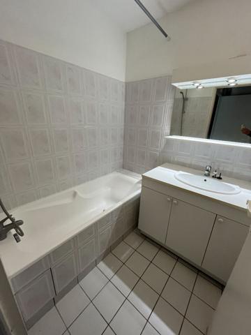 APPARTEMENT T 3 - Avenue du 8 Mai à  Poitiers