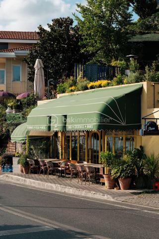 Très belle affaire de brasserie/ restaurant : 596.000 EUROS HAI ( Prix en baisse )
En plein coeur de DEAUVILLE
Une quarantaine de couverts en salle et une quarantaine en terrasses*
Appartement de fonction sur place
Affaire impéccablement tenue, prête à exploiter immédiatement, sans aucun travaux
Très belle cuisine entièrement équipée
Excédent brut d'exploitation ( E.B.E ) jusqu'à 100.000 EUROS
Excellent chiffres d'affaires
Gros potentiel d'évolution et de développement en termes de C.A, avec plus de journées d'ouverture, notamment en saison,,
Equipe et personnel en place
Affaire rentable et pérenne
Rare à trouver dans cette configuration
N'hésitez pas à m'appeler pour plus d'informations et une visite , qui s'impose
Cette annonce référence 331993 vous est présentée par votre agent commercial BSK Immobilier VANARITH HUOT (EI) immatriculé au RSAC de LISIEUX (14100) sous le numéro 83514997200019.
Cette annonce référence 334468 vous est présentée par votre agent commercial BSK Immobilier*