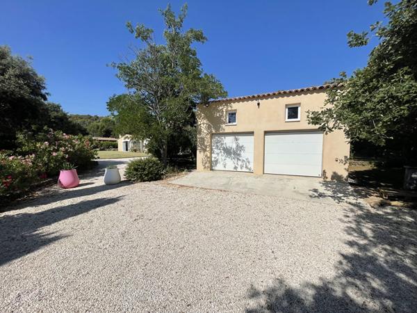 Rognes : Magnifique propriété 9 pièces de 210 m2  avec piscine, pool house et double garage !