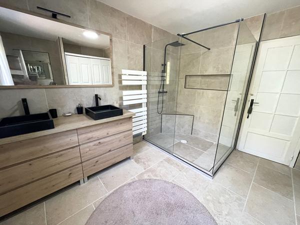 Rognes : Magnifique propriété 9 pièces de 210 m2  avec piscine, pool house et double garage !