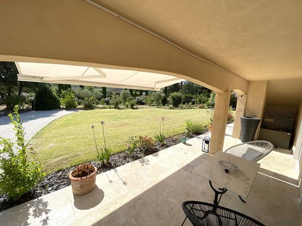 Rognes : Magnifique propriété 9 pièces de 210 m2  avec piscine, pool house et double garage !