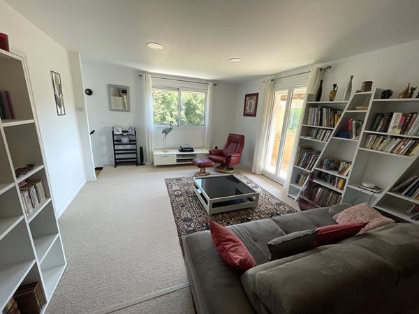 Rognes : Magnifique propriété 9 pièces de 210 m2  avec piscine, pool house et double garage !