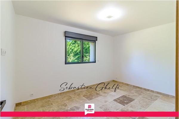 maison contemporaine de plain-pied avec 3 chambres- garage-beau terrain
