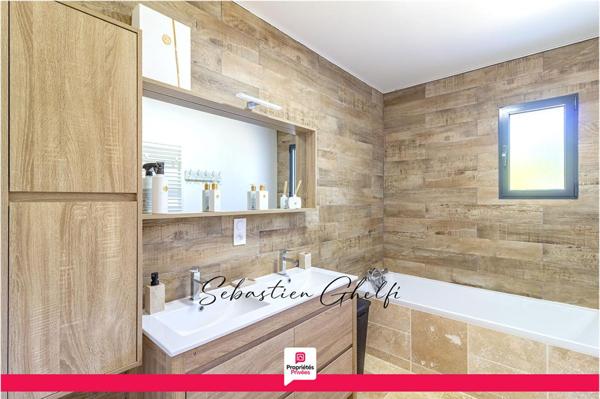 maison contemporaine de plain-pied avec 3 chambres- garage-beau terrain