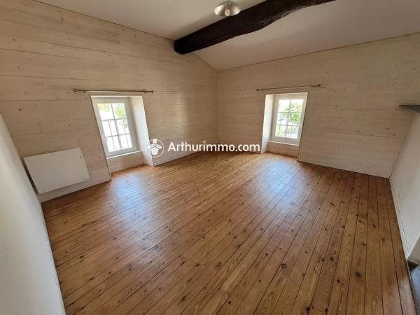 Location                                                      Appartement
                        
                     3 pièces                      45 m2                     à Saint-Jean-d'Angély