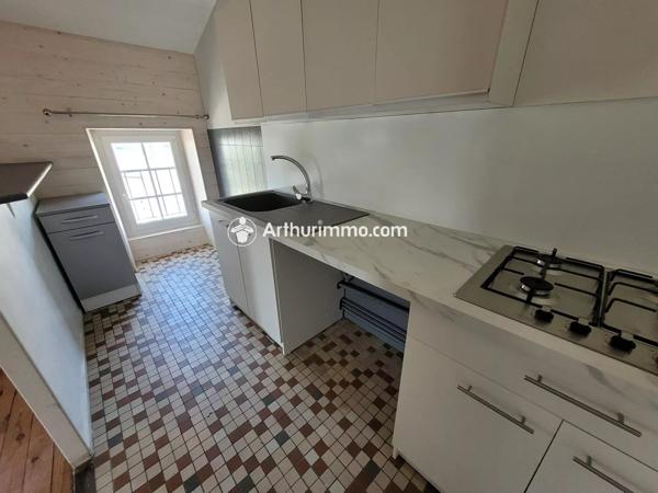 Location                                                      Appartement
                        
                     3 pièces                      45 m2                     à Saint-Jean-d'Angély