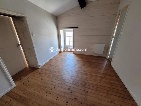 Location                                                      Appartement
                        
                     3 pièces                      45 m2                     à Saint-Jean-d'Angély