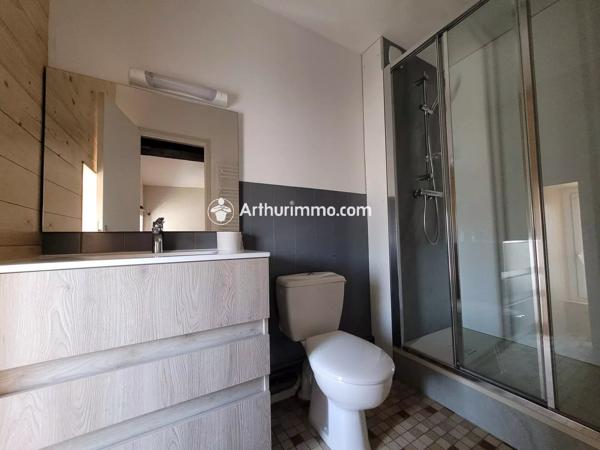 Location                                                      Appartement
                        
                     3 pièces                      45 m2                     à Saint-Jean-d'Angély