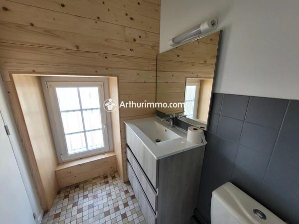 Location                                                      Appartement
                        
                     3 pièces                      45 m2                     à Saint-Jean-d'Angély