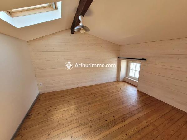 Location                                                      Appartement
                        
                     3 pièces                      45 m2                     à Saint-Jean-d'Angély