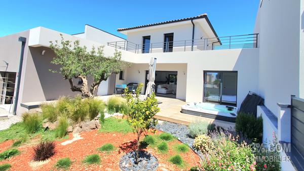 VILLA D'ARCHITECTE A MOINS DE 100 METRES DES PLAGES Vias Plage (34450)