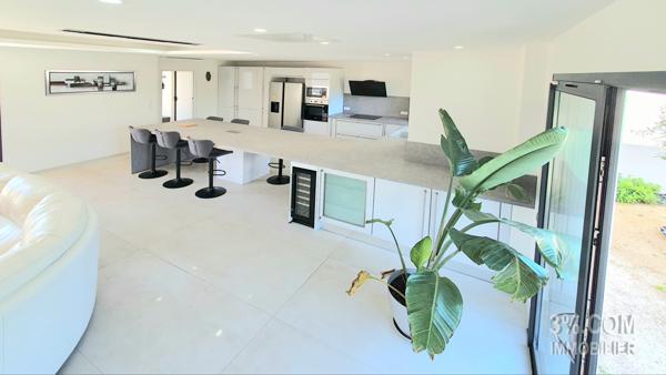 VILLA D'ARCHITECTE A MOINS DE 100 METRES DES PLAGES Vias Plage (34450)