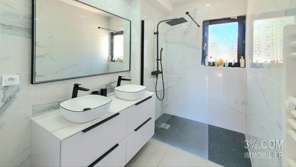 VILLA D'ARCHITECTE A MOINS DE 100 METRES DES PLAGES Vias Plage (34450)