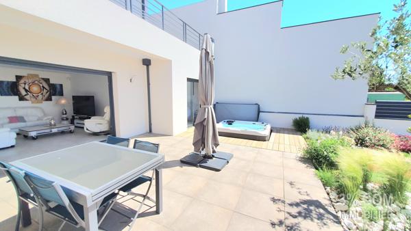 VILLA D'ARCHITECTE A MOINS DE 100 METRES DES PLAGES Vias Plage (34450)