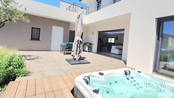 VILLA D'ARCHITECTE A MOINS DE 100 METRES DES PLAGES Vias Plage (34450)