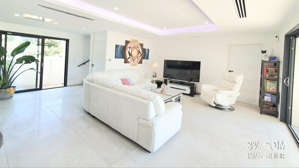 VILLA D'ARCHITECTE A MOINS DE 100 METRES DES PLAGES Vias Plage (34450)