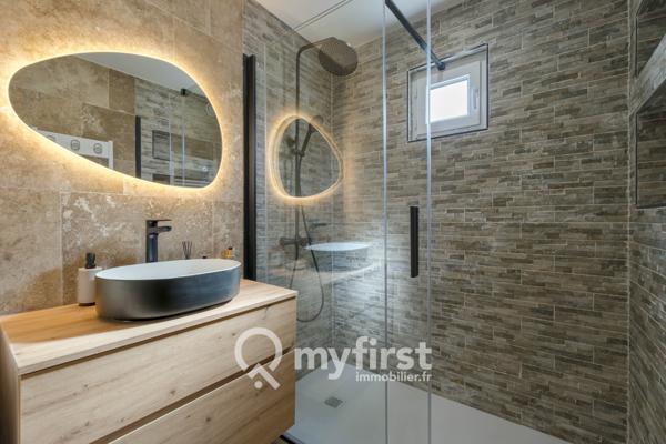 Toulon (83200) Appartement contemporain avec piscine et tennis.