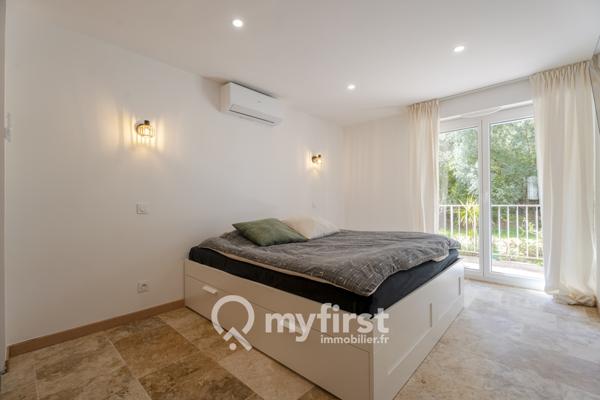 Toulon (83200) Appartement contemporain avec piscine et tennis.