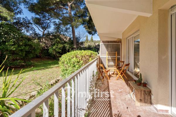 Toulon (83200) Appartement contemporain avec piscine et tennis.